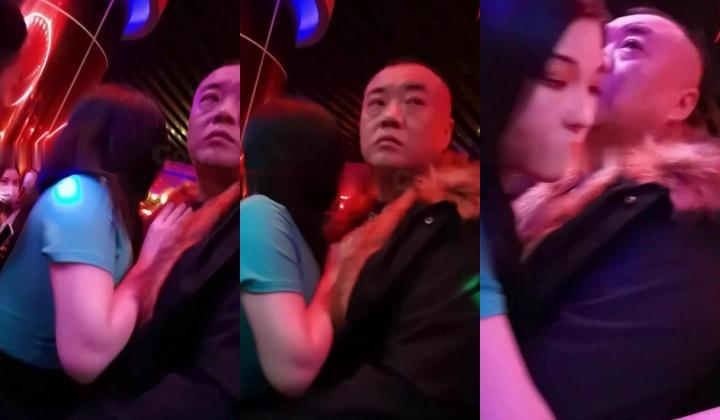 《砂舞厅》重庆望江楼舞厅内的淫乱的抓奶抠逼