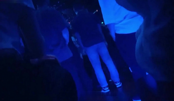 《砂舞厅》重庆望江楼舞厅内的淫乱的抓奶抠逼