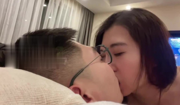 露脸才是王道！推特优质富豪约炮大佬【红烧西蓝花】粉丝群内福利~玩肏各类一字马外围模特