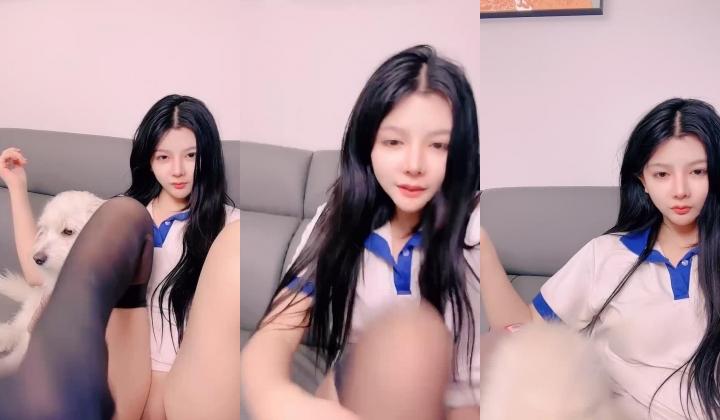 正宗馒头逼，【06妹妹】，极品名器，高颜值美少女，好肥美的鲍鱼，还是个人工白虎