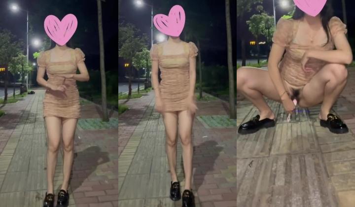 推特顶级露出艺术家极品身材反差嫩妹【奶味泡芙】私拍，各种户外露出电梯口做爱偶遇邻居
