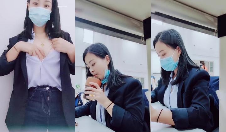 【丫头等你】出入境工作人员~上班逼塞跳蛋扣穴流白浆~！~-出入境工作人员~上班逼塞跳蛋.厕所开秀