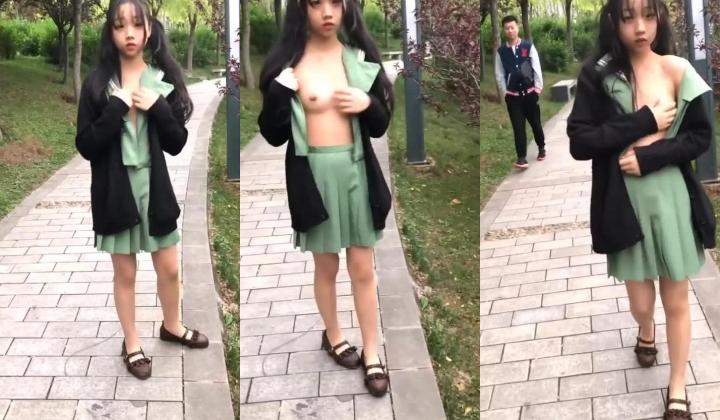 【精品自拍】逆天萝莉酸果儿，竟然在公共场合光着屁股到处跑