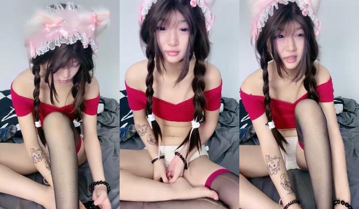️极品萝莉学生妹【狗狗萝莉】全程露脸脱衣抠逼道具自慰 呻吟很甜美
