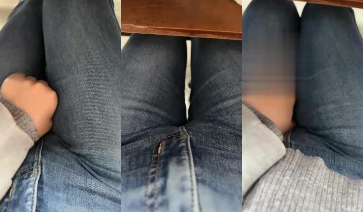 真实研究生，【贫穷的女学生】，教室上课坐后排自慰，宿舍无人塞跳蛋，把自己玩喷水了，三点全露