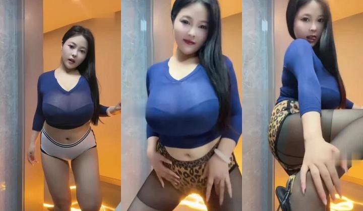【快手福利】，陕西25岁小少妇，【善良饱饱】，奶子真大，小逼很粉，特写私处