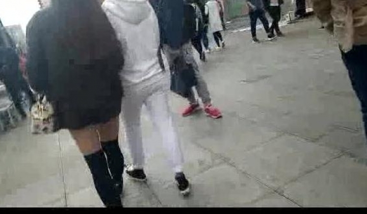 经典达叔涂鸦街射大全，公交、地铁、超市、商场、电梯尾随美女打飞机对她背射