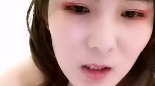 风骚漂亮淫荡姐妹花双人直播大秀 搔首弄姿 假鸡鸡啪啪 十分淫荡