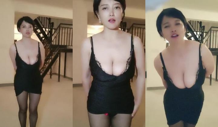 高颜值爆乳美熟女主播『小海媚』超清录制激情啪啪内射
