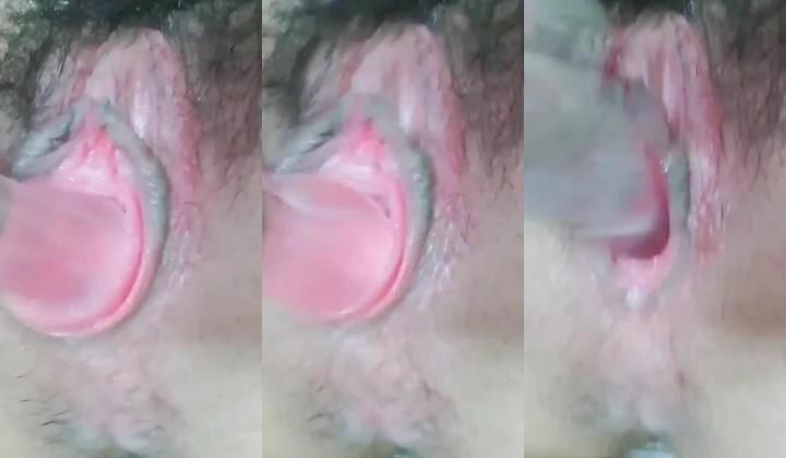 【极品稀缺 大开眼界】不错的小姐姐各种水果道具往逼里塞 都能看到小穴粉嫩的阴道 真牛逼