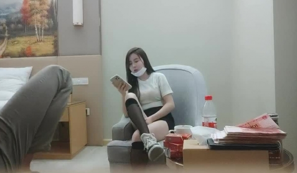 91沈先生嫖娼大师带你找外围，性感包臀裙长发美女，按头深喉口交大屌，抬腿侧入猛操搞完一炮按摩再继