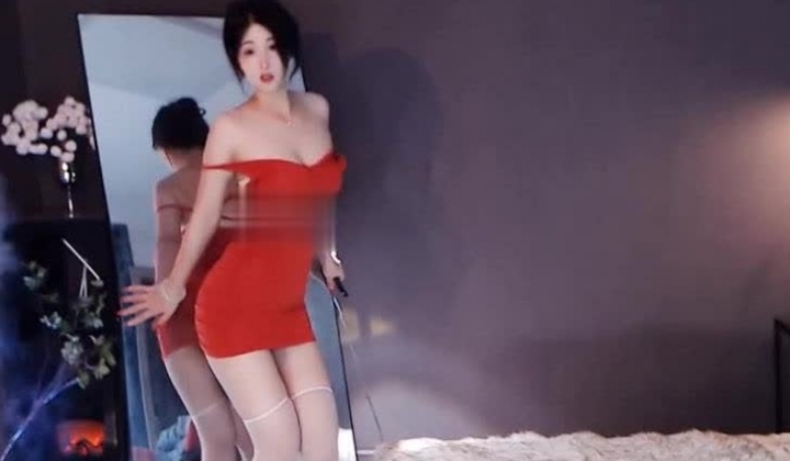 虎牙主播【予恩】榜一定制，颜值主播，大尺度裸舞，正常尺度热舞