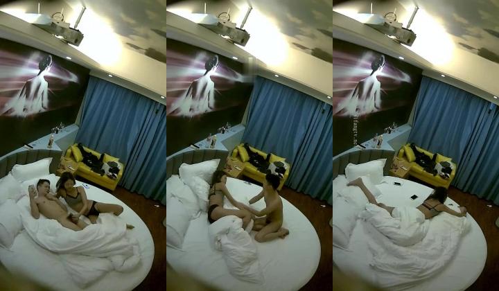 《绝版360补漏秘泄密》真实记录关系复杂男女开房滚床单~精彩不断~大哥吃饱喝足床上在吃鲍鱼69式激情无限