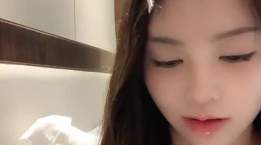 【人间白月光】秒杀网红美到爆 拥有堪称绝世的美乳又大又圆，男人心目中的完美尤物