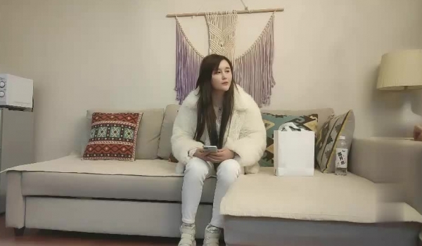 壹屌探花约了个白色外套丰满少妇啪啪，穿上情趣口交沙发上骑乘大力猛操