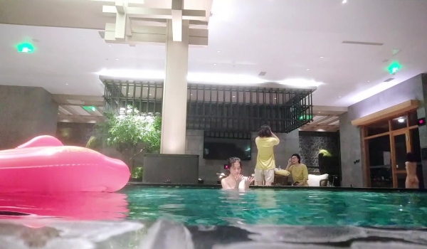 澡堂偷拍 更衣室的一对白嫩美女 颜值身材屁股都很嫩的妹子