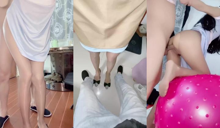 榨精尤物淫腿女神小姨子 - 好利来制服小姨子跪地口交 爱玩弄肉棒的小穴 骑乘自动抽插榨精 肉棒淫水亮晶晶 内射肉便器