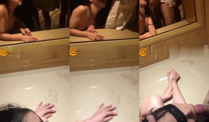 高端私密夫妻交换淫妻俱乐部内部分享视图作品 绿帽母狗调教群P大尺度无底线以淫为乐