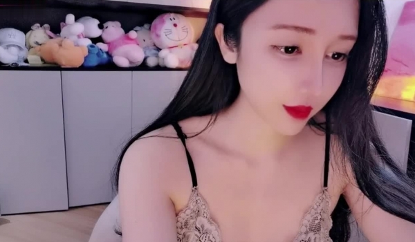 stripchat颜值女神，【pr3ttyp1nkpussy】，原来在半糖，G奶一露，美丽藏不住，瞬时被狼友认出了吧~刺激
