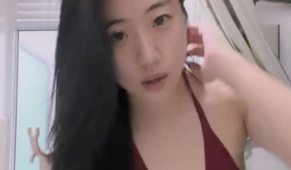 学生妹挺叛逆，【你的白月光】，在宿舍就把欲望写脸上了，极品美穴，身材一流很挑逗