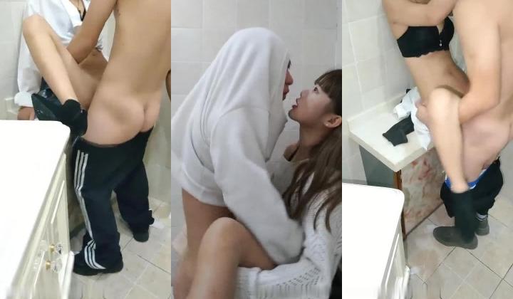 如此淫乱的KTV 两位小姐姐打一炮每人要500块 居然可无套 唱着歌谁想干就到卫生间搞 其中一位小美女很极品