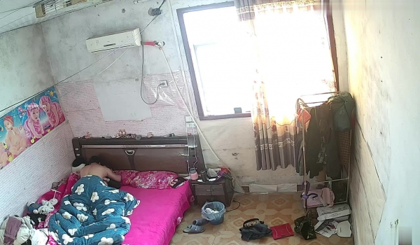 【极品稀缺 ️破解摄像头】大肚男花样后入娇妻 疯狂骑乘 顶操内射骚逼白浆流出 多姿势肆意啪啪