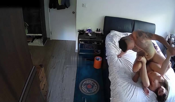 高质量高画质租户摄像头偷拍！年轻情侣家常做爱偷拍，女的不仅身材好，颜值也很高 让人惊艳，男友张痔疮放药 持久力不行