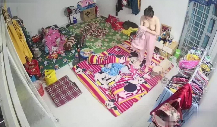 10月最新流出【破解摄像头】 ️监控下的女生宿舍日常洗澡换衣服