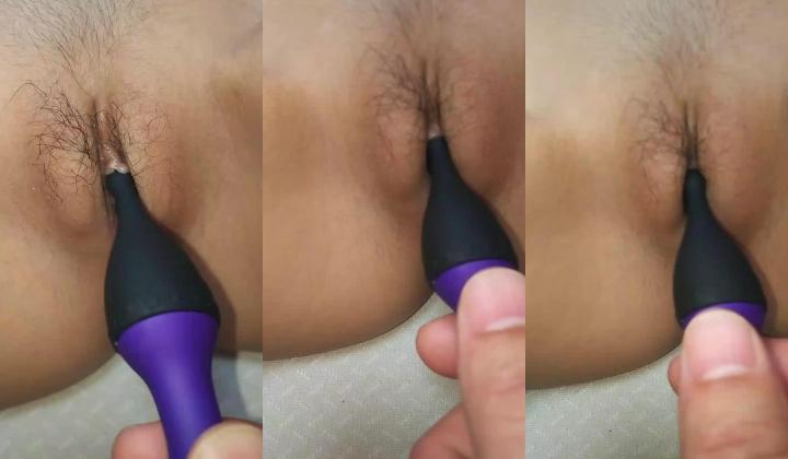 才长几根稀毛的极品嫩穴被跳蛋玩弄阴蒂
