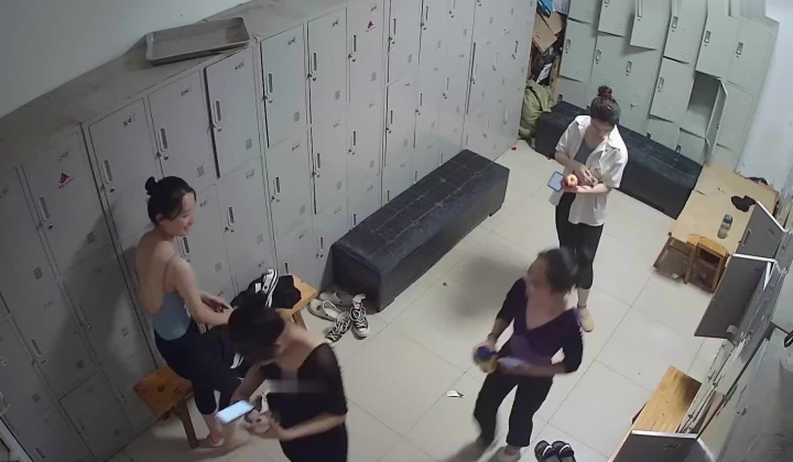 舞蹈班《监控破解》偷拍多位美女学员后台换衣服