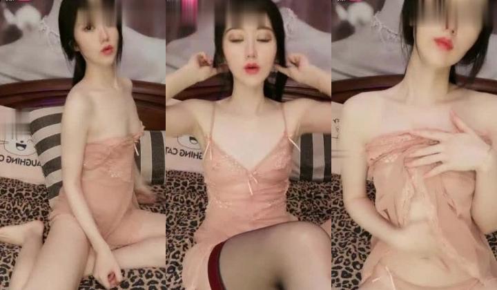女神【坠入人间的精灵】长腿美女，掰开骚穴近距离供各位狼友淫奸，‘哥哥我要 以后都射给我好吗’，淫语发骚诱惑！