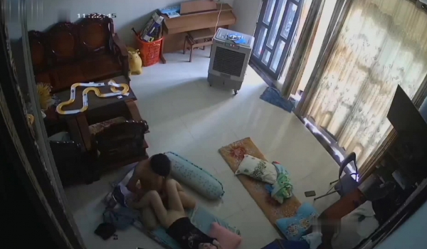 ️【破解摄像头】破解摄像头啪啪啪 求操遭拒枕头自慰