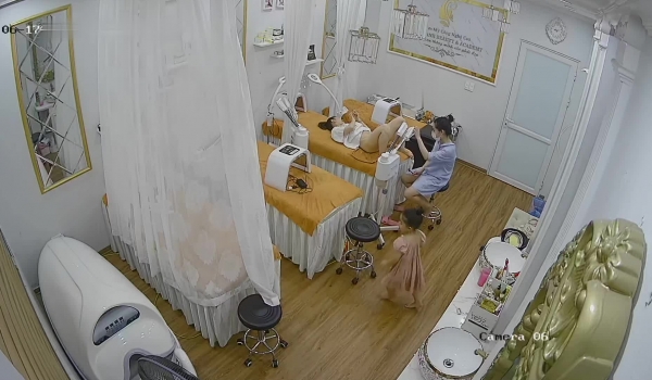 稀有黑客破解美容院 摄像头偷看女顾客脱光衣服保养乳房和刮阴毛