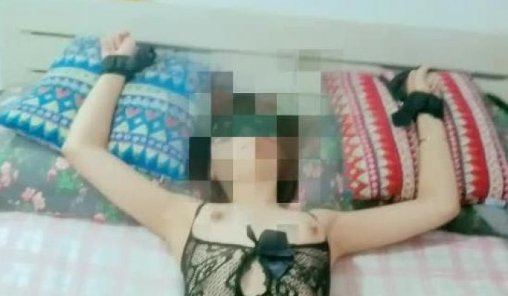 大神的共享女友，玩得是风生水起，日常做爱，真实自然，24V泄密流出！ ️ ️女友：爸爸你能不能插进来，顶到底了，我不要