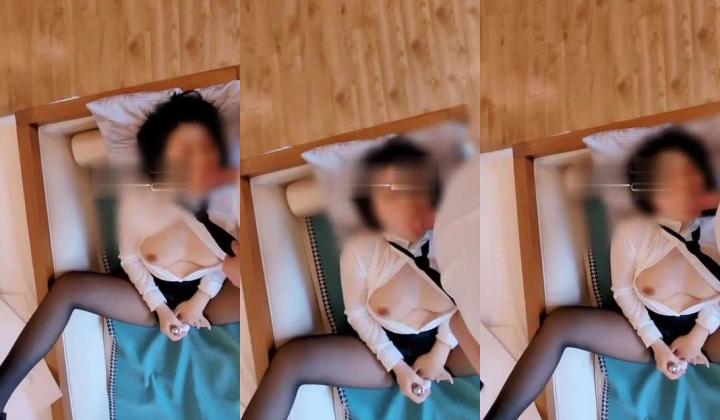 犯错小秘书掰开骚屄乖乖接受老板的惩罚
