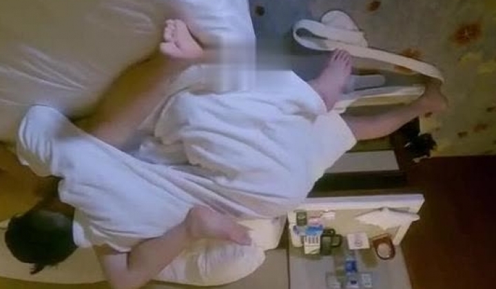 绿帽小夫妻，有婚纱照，经常网上约单男，享受刺激生活