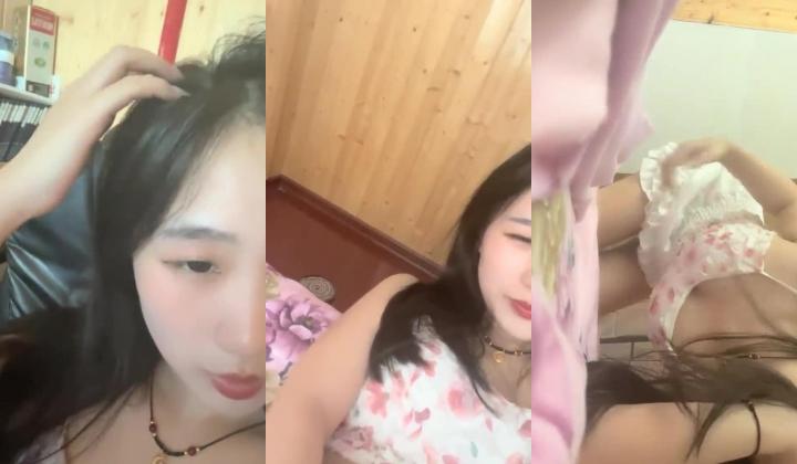 新人大学生下海，【小土软乎乎】，化妆起来美美哒，出去购物逛街，刚毕业没多久，粉嫩可口的小仙女