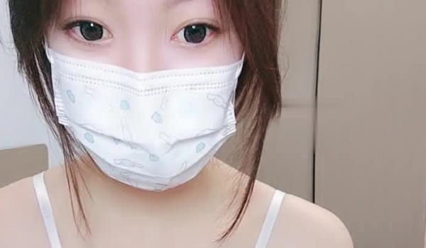 皮肤白皙寂寞小姐姐镜头前露奶露逼与狼友激情互动 脱光光揉奶掰穴挑逗呻吟淫水溢出