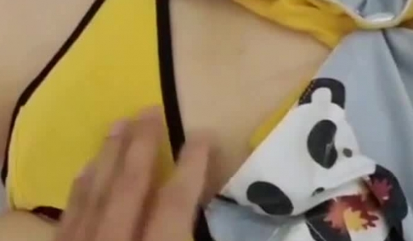 牛逼大神迷操自己19岁的亲表妹 太想操表妹干脆下药把妹妹操了 无套进入 操出白浆 高清720P版