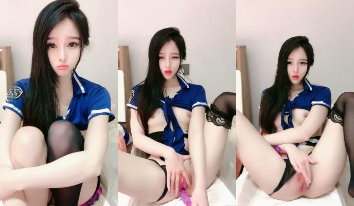 极品尤物美少女！直播赚钱还网贷！超高颜值粉嫩美穴，拨开丁字裤真棒抽插，表情一脸享受