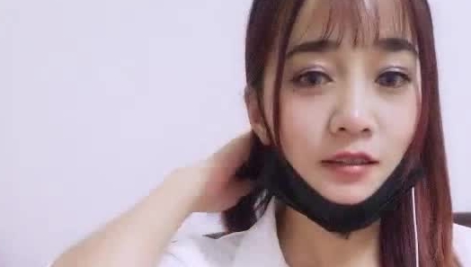 高颜值美女主播戴着猫耳朵 先吃会东西 然后开始大秀 自慰插穴