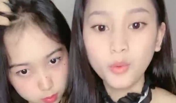 美少女姐妹花！女女激情大秀！情趣女仆装，互摸调情，跳蛋玩穴，一起翘屁股，自摸揉穴，娇喘呻吟