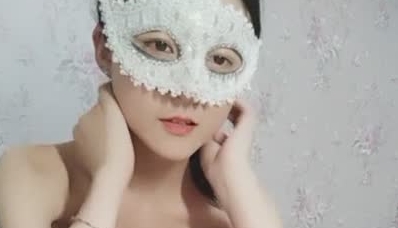 年轻漂亮小嫩妹和炮友一起直播 边给炮友打飞机 一边自己揉穴揉穴自慰 很是诱人