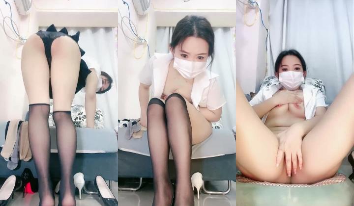 眼睛里有光的丝袜幼师少妇深夜直播赚外快，黑丝高跟诱惑互动撩骚脱光光揉奶玩逼自慰呻吟，精彩刺激不要