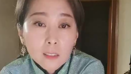 风华绝代-钢琴老师：超薄的油亮丝，哈哈哈我很想，太熟悉了我有点害羞。演绎钢琴曲、大秀，风骚尤物-