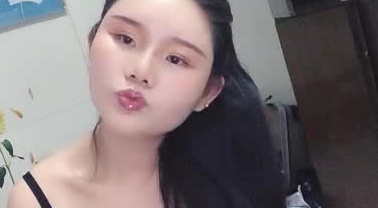 居家小骚女直播又是吃东西又是刷牙 最后敷上面膜开始展示自己的骚穴