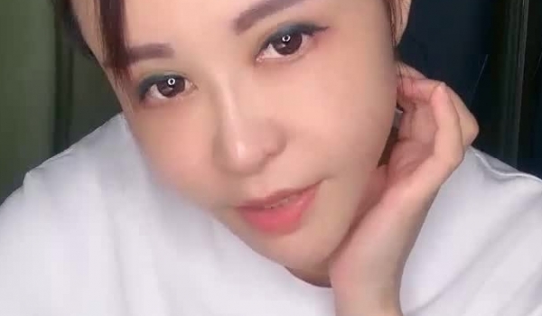 乖乖颜值女神 ️站凳子上爆插假屌棒棒，自慰抠B淫汁多多，瓣开美穴特写 ️这身段颜值爱了爱了！