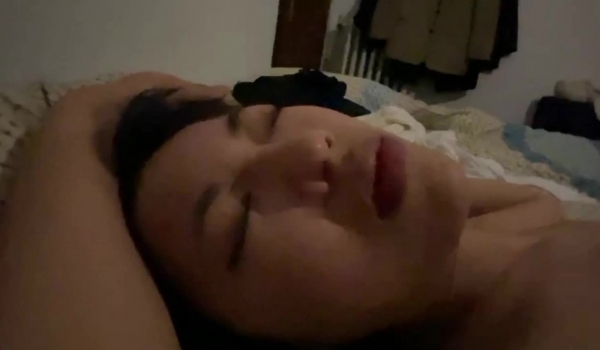 私房最新流出180元蜜饯作品❤迷玩广西桂林师范大一黑丝学妹捆绑无套剪毛