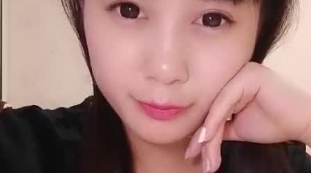 醉了现在美女都干主播了嘛？绝色小女神开直播挑逗狼粉故意露乳头清晰对白