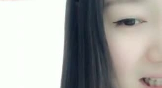 外表清纯白嫩长发重庆美女主播肉丝短裙户外真空直播无视路人边走边秀大胆露逼到家之后换上情趣装挑逗国